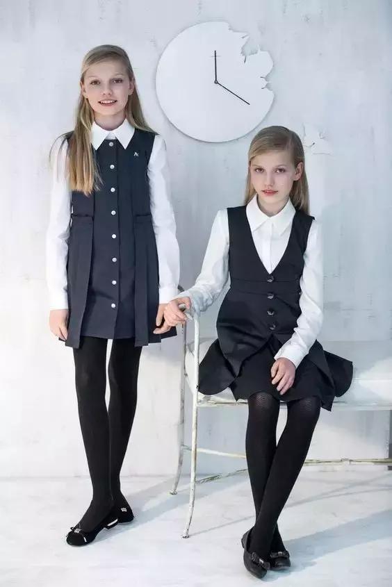 2014年,俄罗斯某中学的女生校服. 看完一圈,你觉得哪国校服最好看?